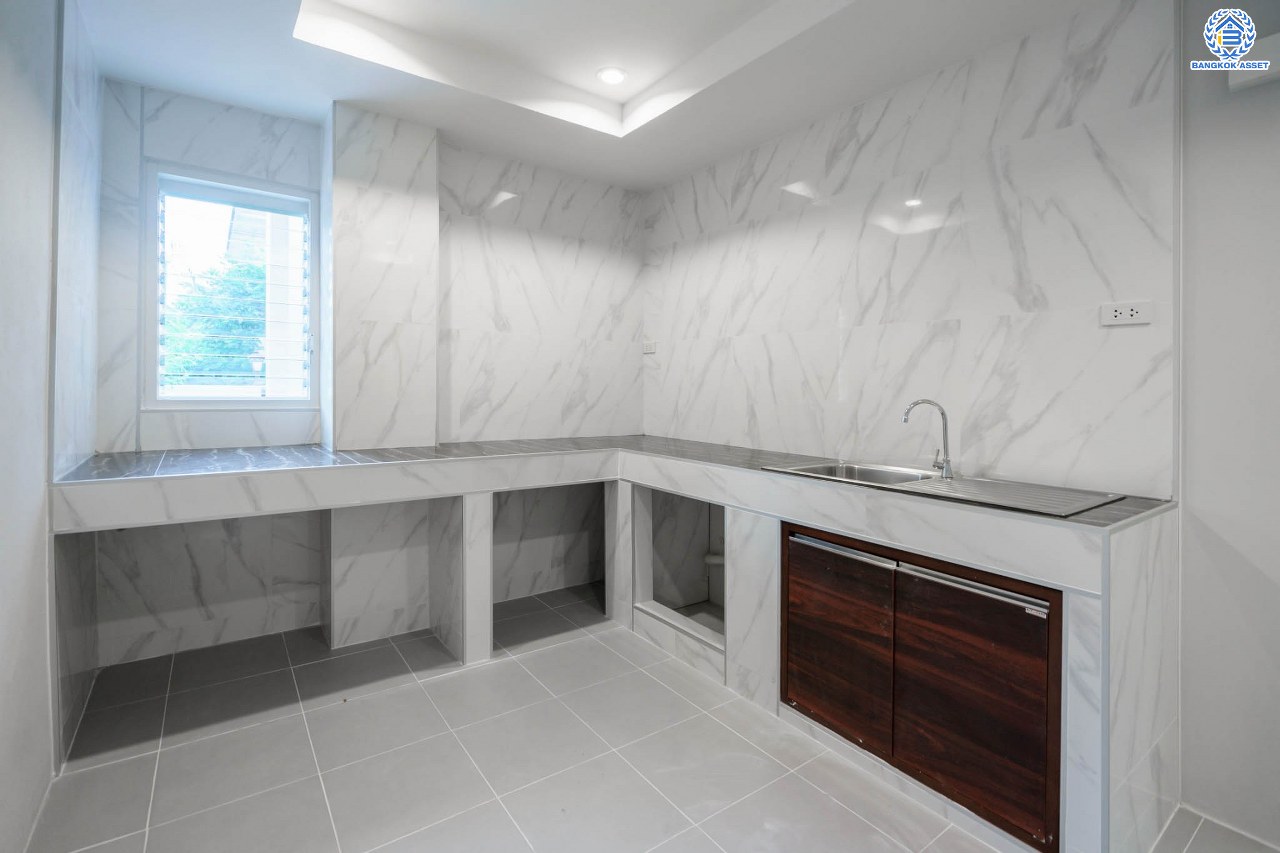 บ้านเดี่ยวมือสองนนทบุรี ม.นนทรีฟลอร่า ปิ่นเกล้า-ศาลายา เนื้อที่ 50.6 ตร.ว. ฟังก์ชัน 3 ห้องนอน 3 ห้องน้ำ 1 ห้องอเนกประสงค์ จอดรถได้ 2 คัน ส่วนกลางครบครัน ตอบโจทย์ทุกครอบครัว บนทำเลเดินทางสะดวก ใกล้เซ็นทรัลปิ่นเกล้า และจุดขึ้นทางด่วนศรีรัช